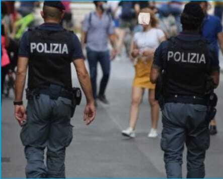Porto Ercole, vandali scatenati: un’auto spaccata e arredi urbani danneggiati. Pres due giovani