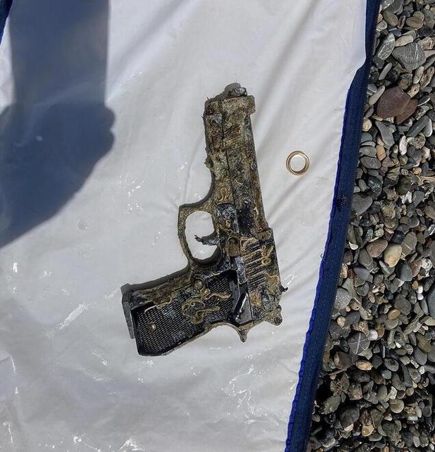 
	La pistola ritrovata in spiaggia a Cecina

