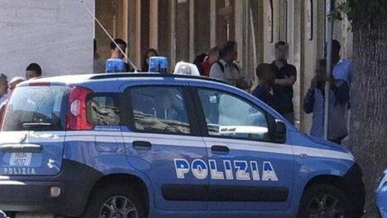 Preso a pugni e rapinato di mattina appena uscito da un negozio