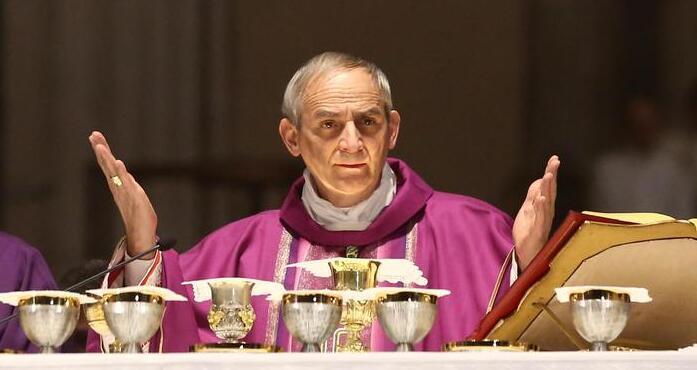 Il cardinale Zuppi arriva in Sardegna: «La politica si ricordi dei poveri»