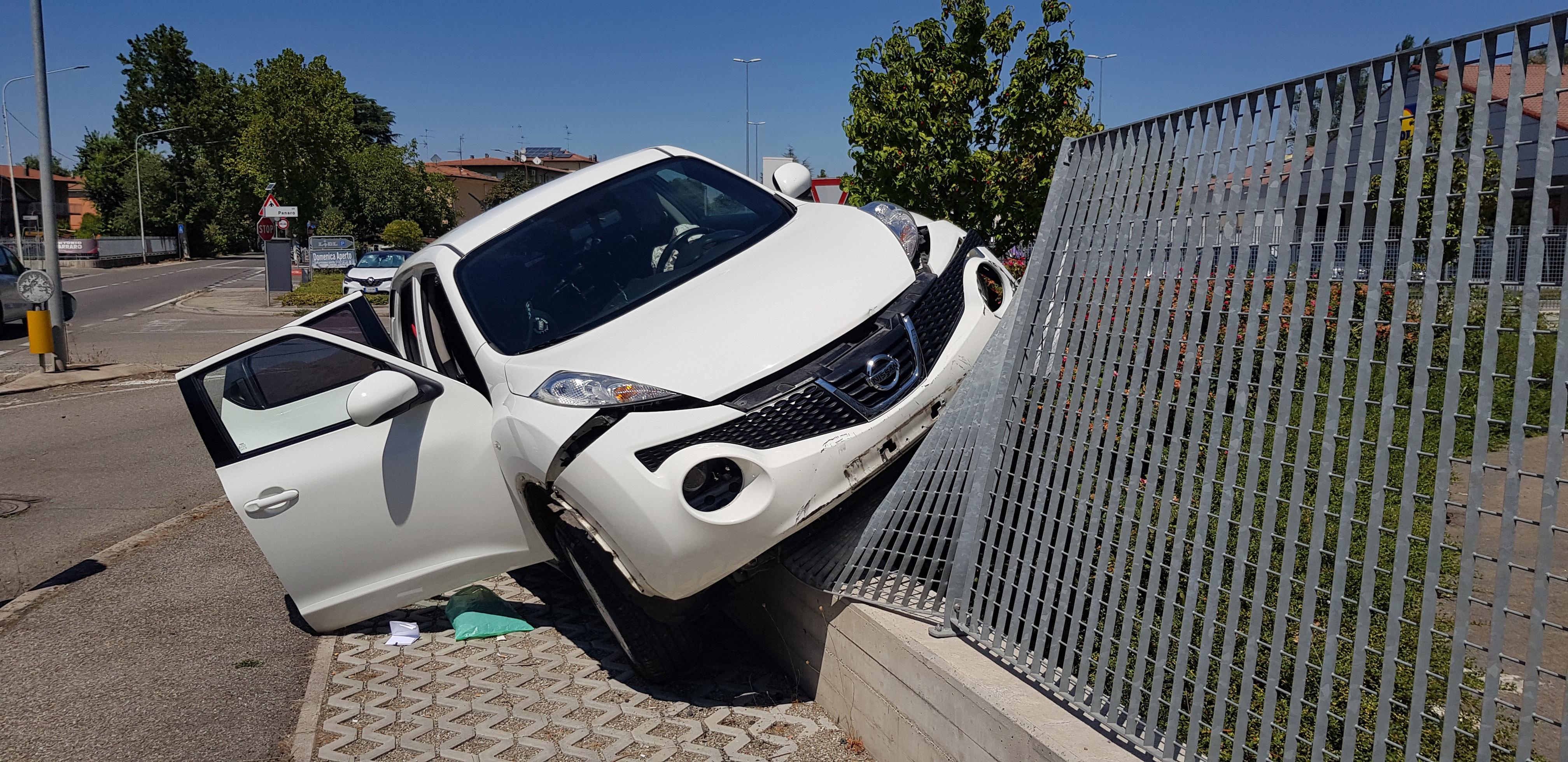 Spilamberto Provoca incidente poi scappa