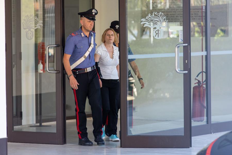 Donna uccisa a Ferrara, le ammissioni della figlia. L’avvocato: «C’è disagio psicologico»