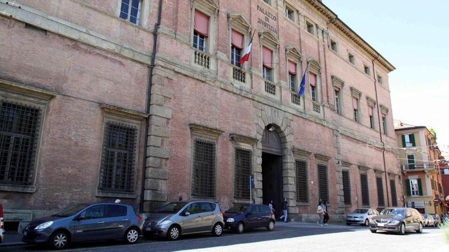 Donna uccisa a Ferrara. È la stessa sostanza servita a Casalecchio
