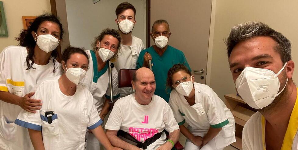 La rinascita di Paolo, il coma dopo l'incidente: ora si è svegliato e torna a casa 