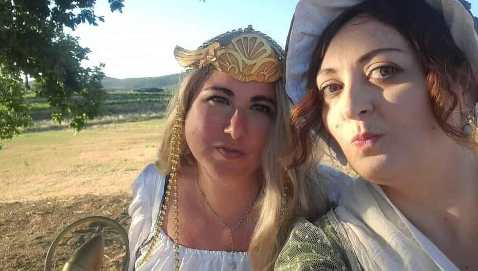 Eleonora Fornai con l’amica (a destra) Raine Targioni