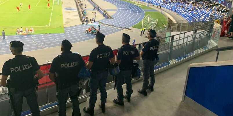 Agenti della polizia di stato in uno stadio (foto d’archivio)