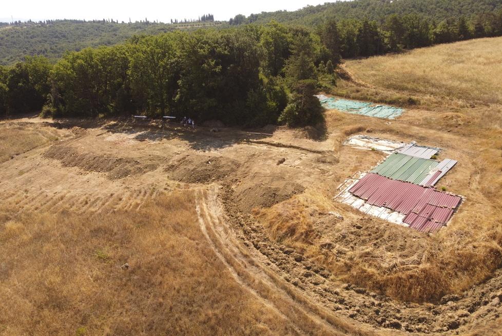 Una veduta dall’alto dell’area dello scavo archeologico nelle campagne di Montaione