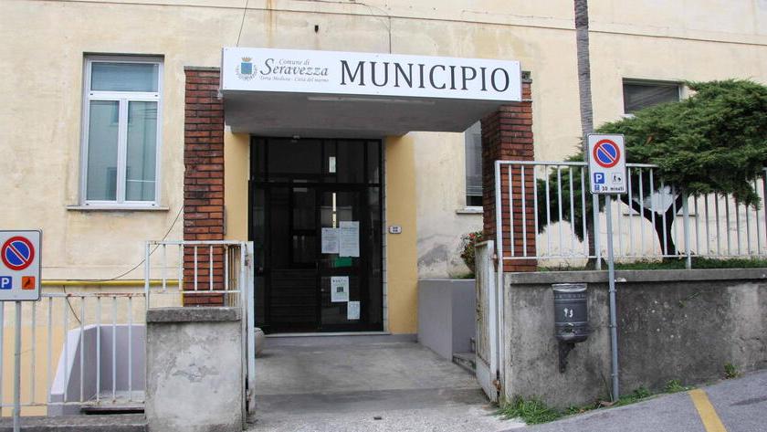 Seravezza, la rivoluzione di dirigenti e funzionari: mappa e nomi della (nuova) macchina del Comune