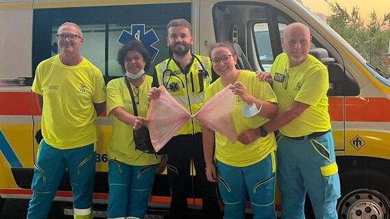 Il travaglio in ambulanza, poi la nascita di Agata. Il racconto della mamma: «È stato rocambolesco»