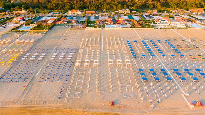 Legambiente boccia la Versilia sulle concessioni: «Fuorilegge per le spiagge libere»