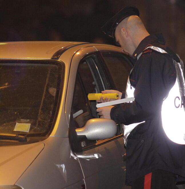 Investe 4 ragazze: il modenese rischia come minimo una condanna a 9 mesi per il duplice reato 