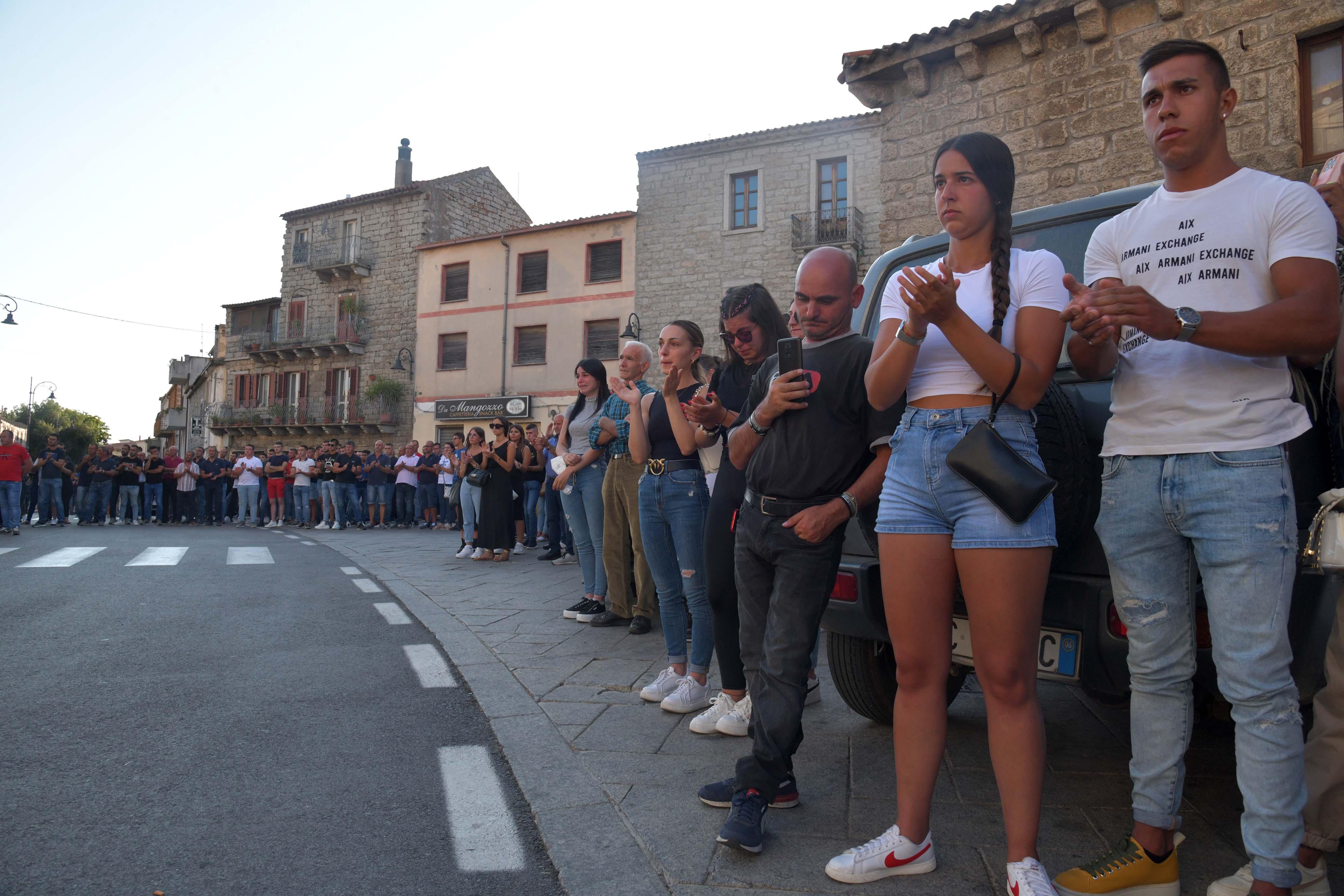 Il funerale di Filippo Bua ad Alà dei Sardi