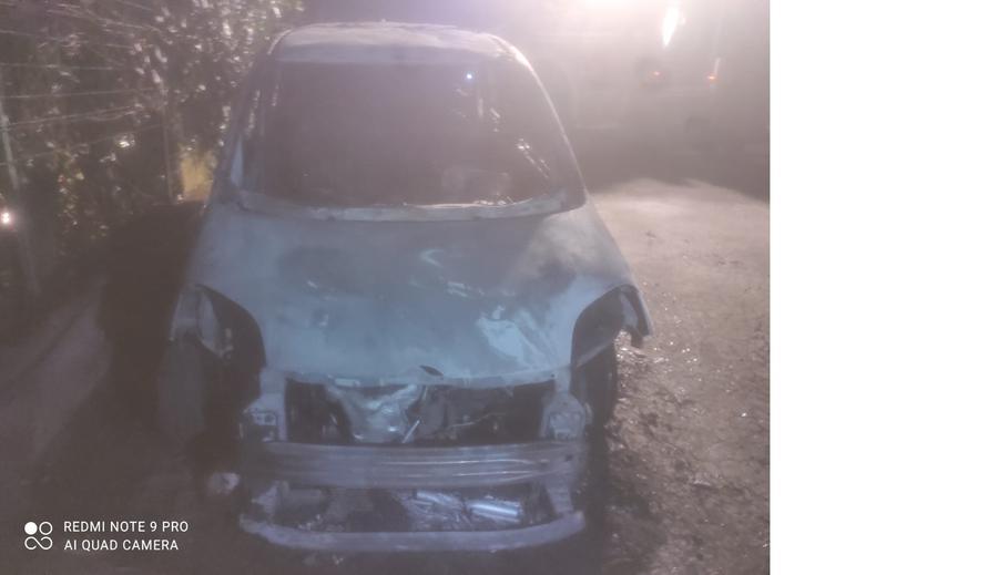 Carrara, a fuoco nella notte due auto dell’esponente di Forza Italia Gianni Musetti