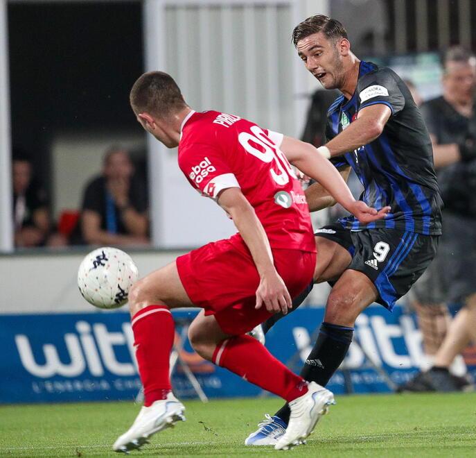 Lorenzo Lucca si trova ad Amsterdam: è partito nella mattinata di ieri per l’Olanda e in queste ore svolgerà le visite mediche che porteranno alla firma con l’Ajax diventando il primo 
italiano a vestire la prestigiosa maglia dei lancieri
