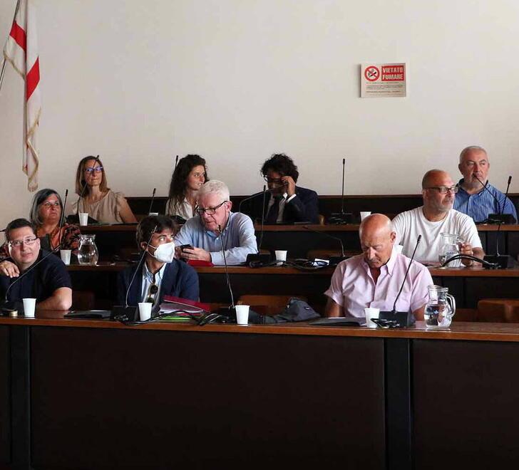 «Pensiamo ai problemi della città  e non agli show personali»