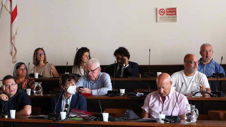 «Pensiamo ai problemi della città e non agli show personali»