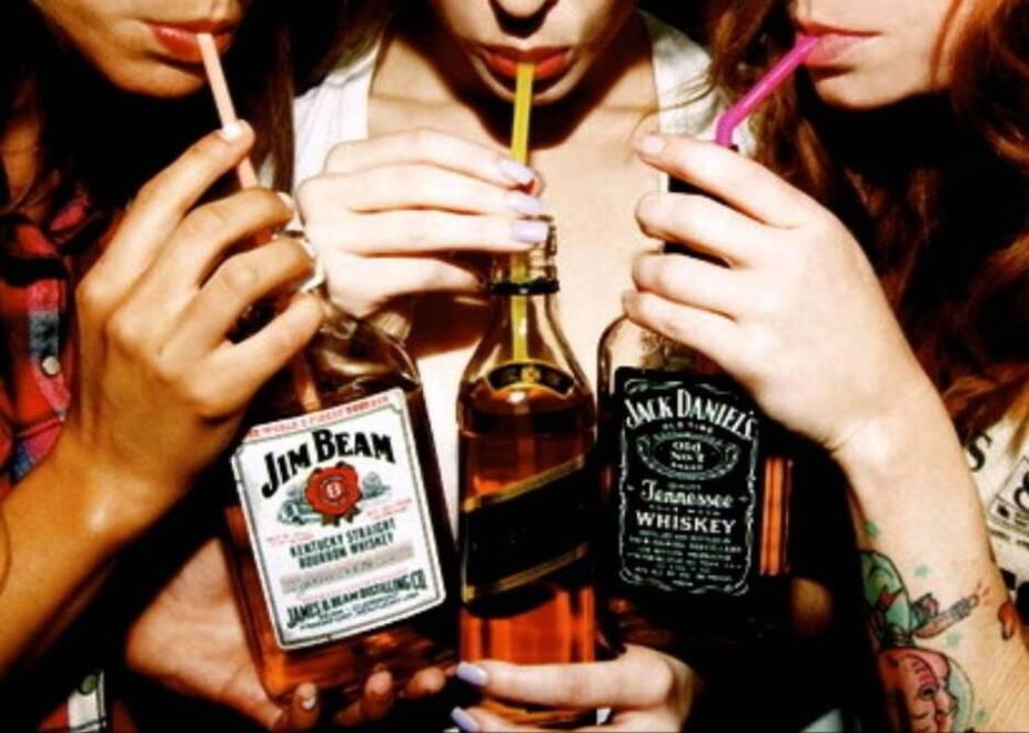 Bere fino al collasso: è arrivato il "binge drinking", la moda dei più giovani