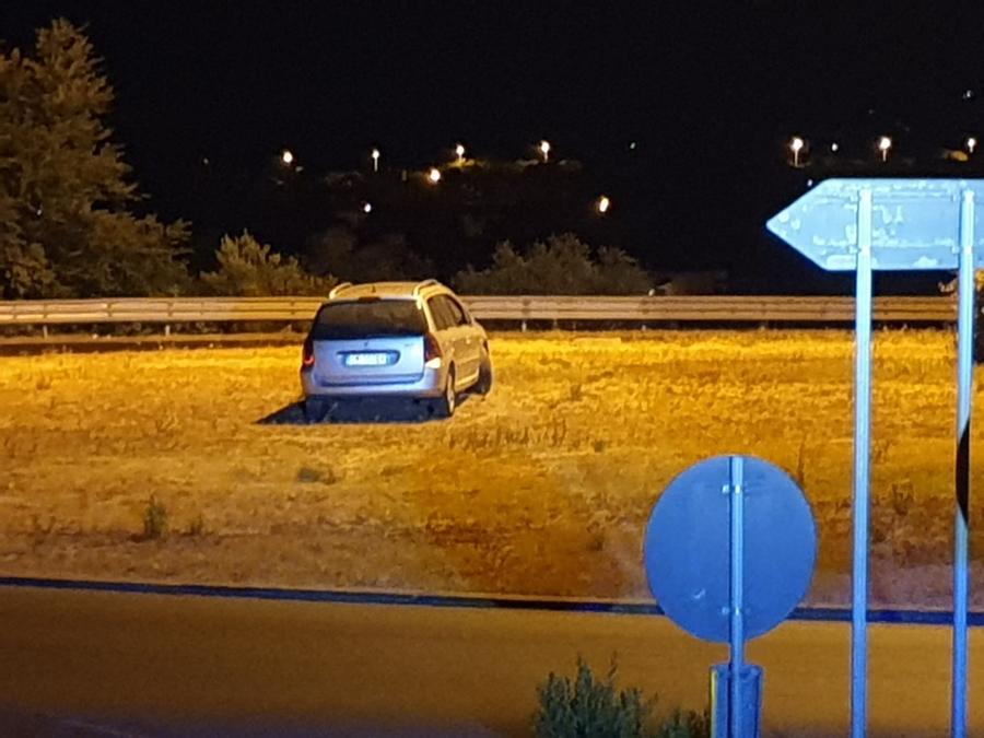 
	L'auto abbandonata a Predda Niedda (foto Ivan Nuvoli)


