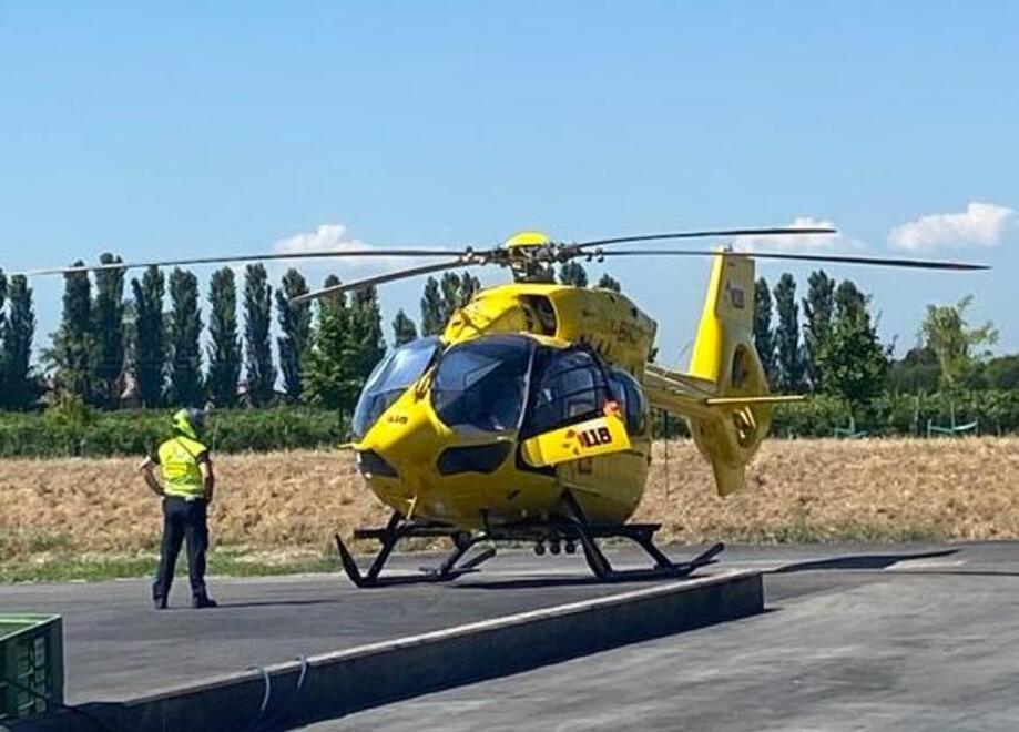 Carpi, incidente sul lavoro, Cade da 5 metri col muletto 