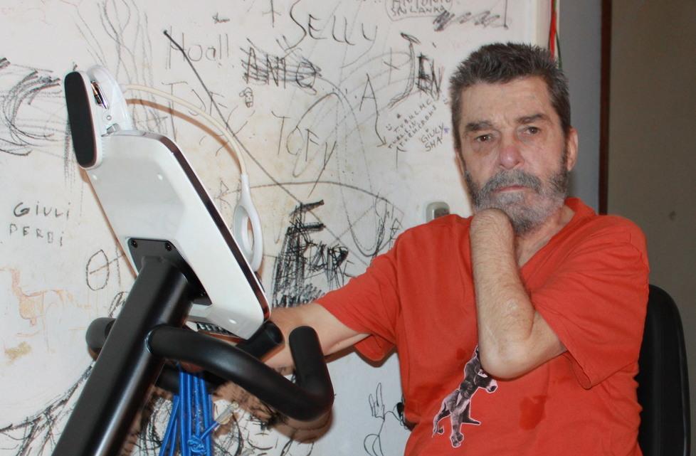 Malato di tumore, una seduta di terapia costa 10mila euro: «Faccio lo sciopero della fame perché certe cure siano gratis»
