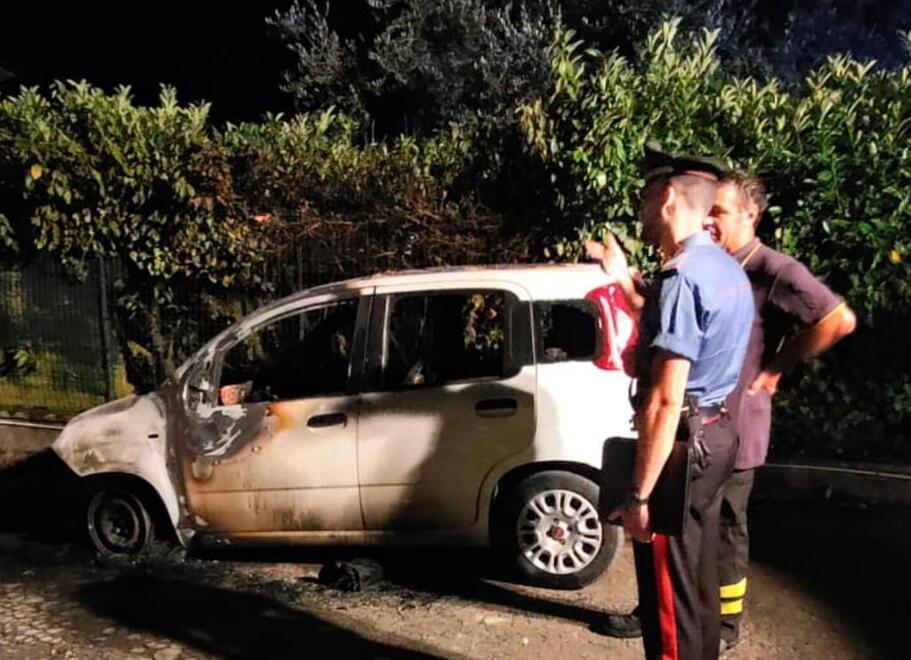 Attentato incendiario a due auto della famiglia di Gianni Musetti: l’ipotesi del movente