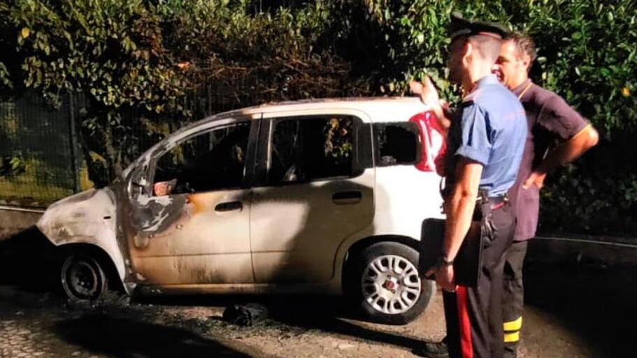 Attentato incendiario a due auto della famiglia di Gianni Musetti: l’ipotesi del movente