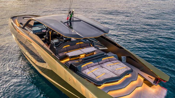 Lo yacht Tecnomar for Lamborghini in 3 ore e mezza arriva in Costa Smeralda