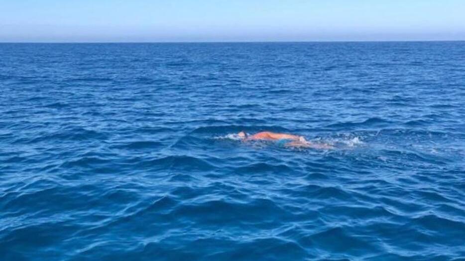 A nuoto da Marina di Cecina a Donoratico: «A 67 anni è una bella impresa»