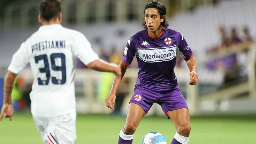 Nella foto di Massimo Sestini un'immagine di Youssef Maleh la scorsa stagione in maglia viola