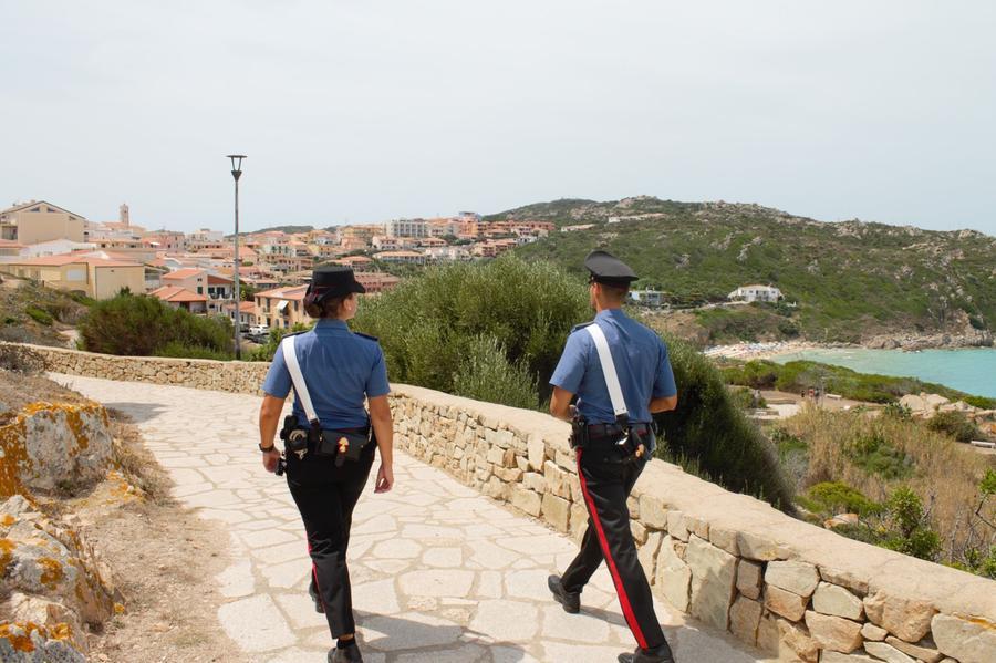Vuole gettarsi nel vuoto: carabiniere sventa il suicidio di un 36enne padre di due figli