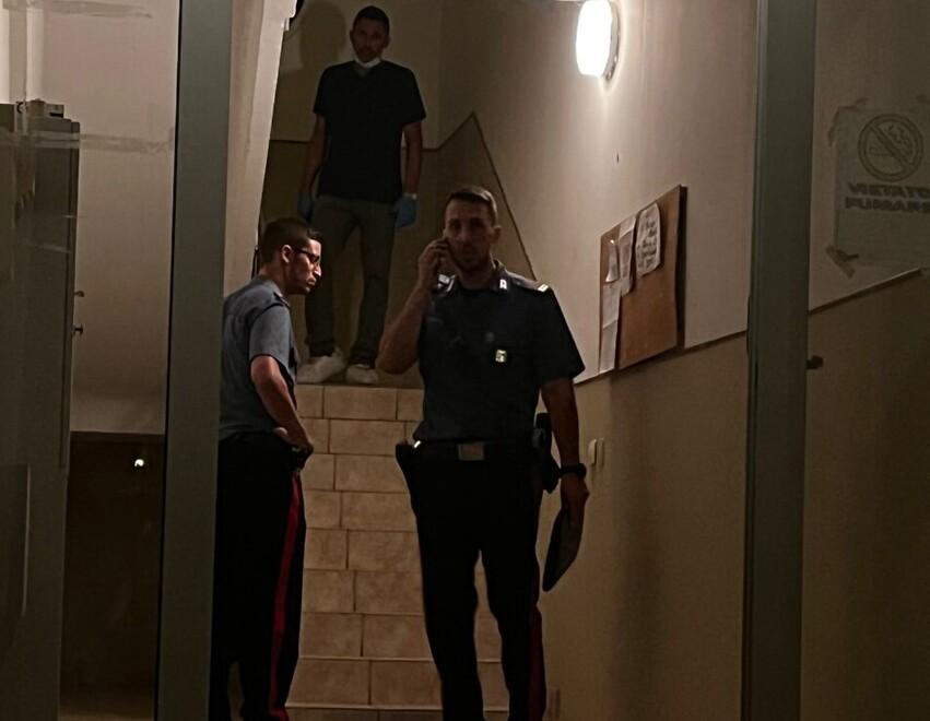 Due giorni in casa col morto ma la coppia sospetta è libera 