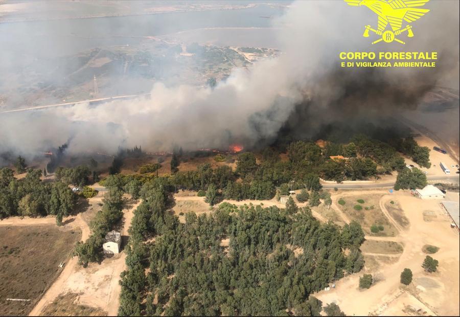 Sei grossi incendi tra Uta e Assemini: un volontario del soccorso accusato di essere il piromane seriale