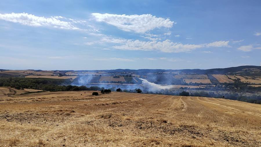 L'incendio che sta interessando l'area di Manciano e Saturnia 