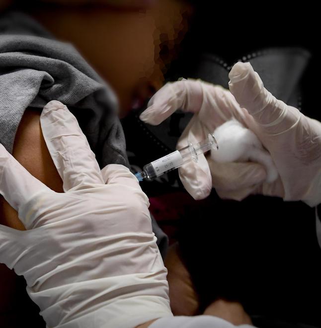 Pavullo. Vaccini conservati male, un papà: «Sui bambini queste cose non possono succedere» 