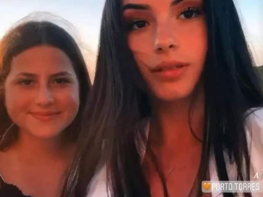 Il selfie che Giulia e Alessia avevano scattato a Porto Torres durante una vacanza con i parenti residenti a Ittiri