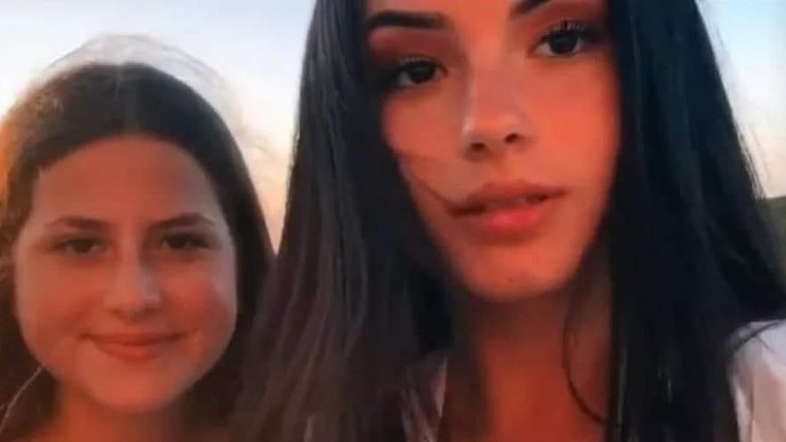 Il selfie che Giulia e Alessia avevano scattato a Porto Torres durante una vacanza con i parenti residenti a Ittiri