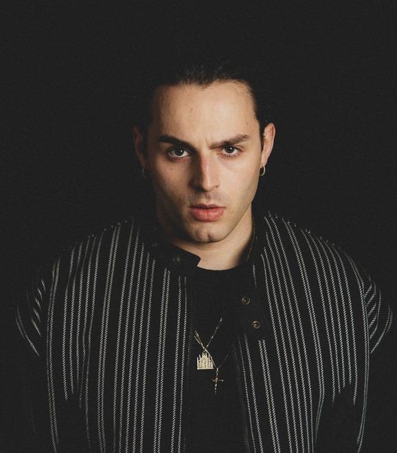 Ernia: «Il pubblico rap non esiste più. A tutti piace tutto, ed è meglio così»