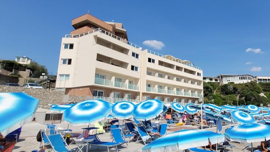 I Rex e lo stabilimento balneare