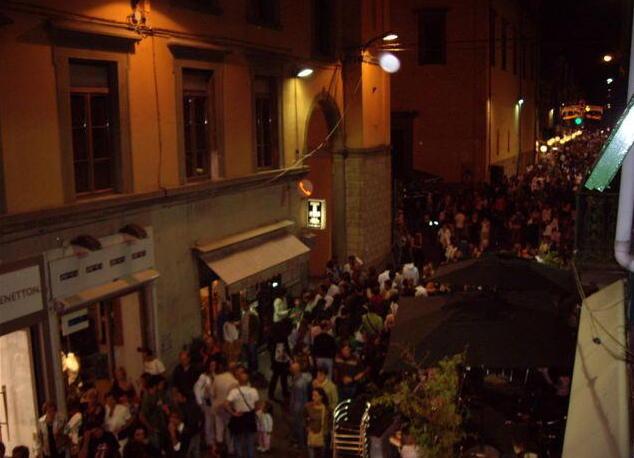 Bar, a Pontedera stop alla musica alle 24: protestano i commercianti 