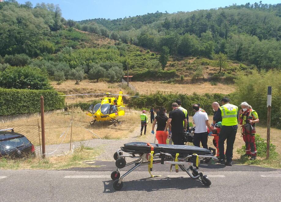 Pistoia, cade dall’impalcatura in un cantiere edile: ricoverato in coma operaio di 62 anni 