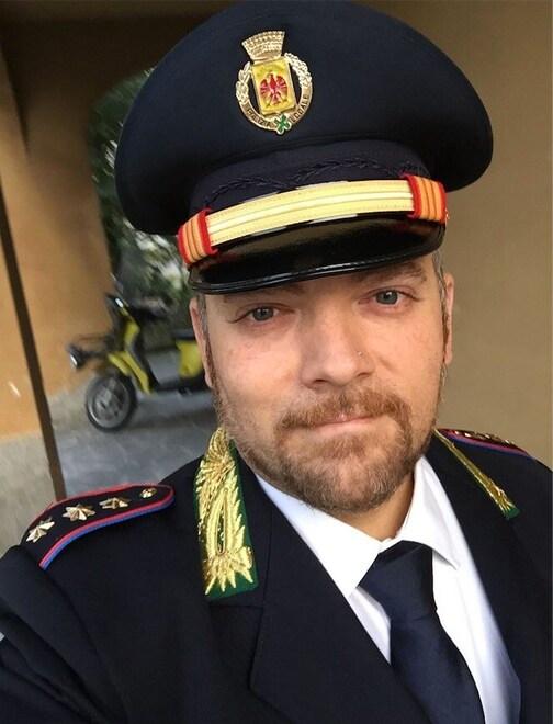 «Lo ammanettò senza motivo»: indagato l’ex capo dei vigili di Marciana Marina