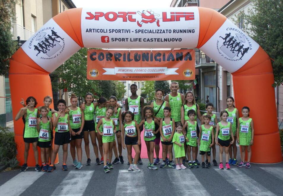 Un gruppo di giovanissimi atleti