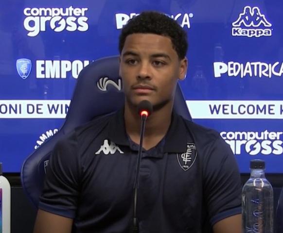 Un fermo immagine dal video di presentazione di Koni De Winter, arrivato dalla Juventus Under 23