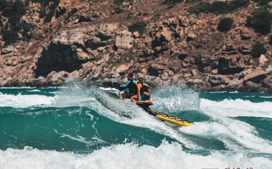 Bagnante in difficoltà a Porto Ferro: lo salvano i bagnini sulla moto d’acqua