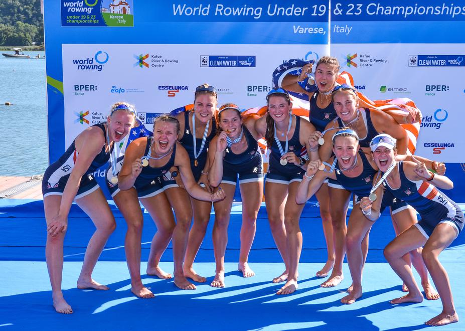 L’otto femminile americano festeggia la medaglia d’oro