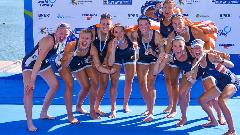 L’otto femminile americano festeggia la medaglia d’oro