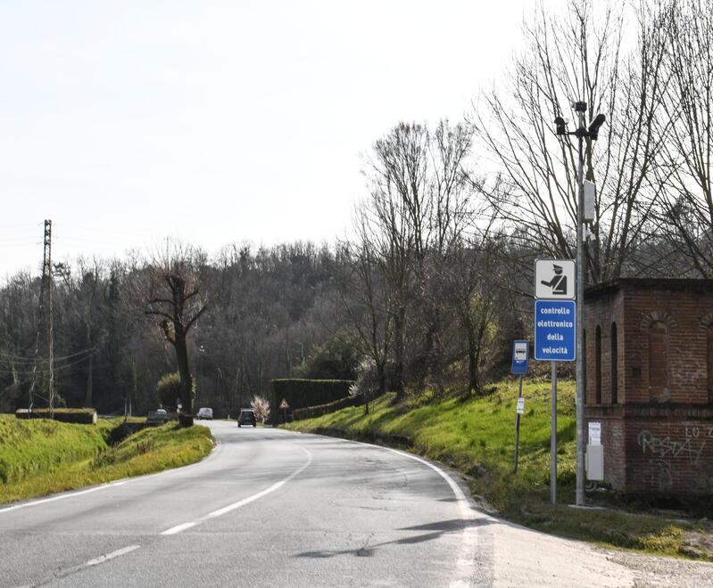 Il contestato tutor installato dalla Provincia sulla via Morianese, che ha fatto centinaia di multe: ora ci sarà la possibilità di pagarle a rate