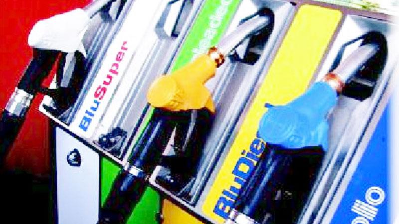 Carburanti. Caccia al risparmio 