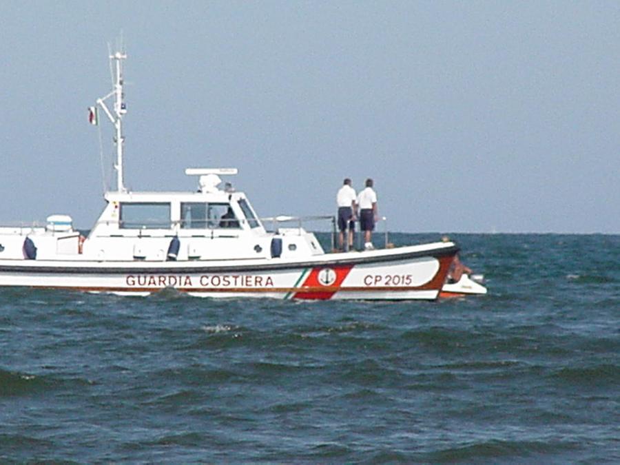 capitaneria di porto di Goro effettua fa controlli guardia 
costiera  - Una motovedetta della Guardia Costiera in perlustrazione 
ai Lidi ferraresi 