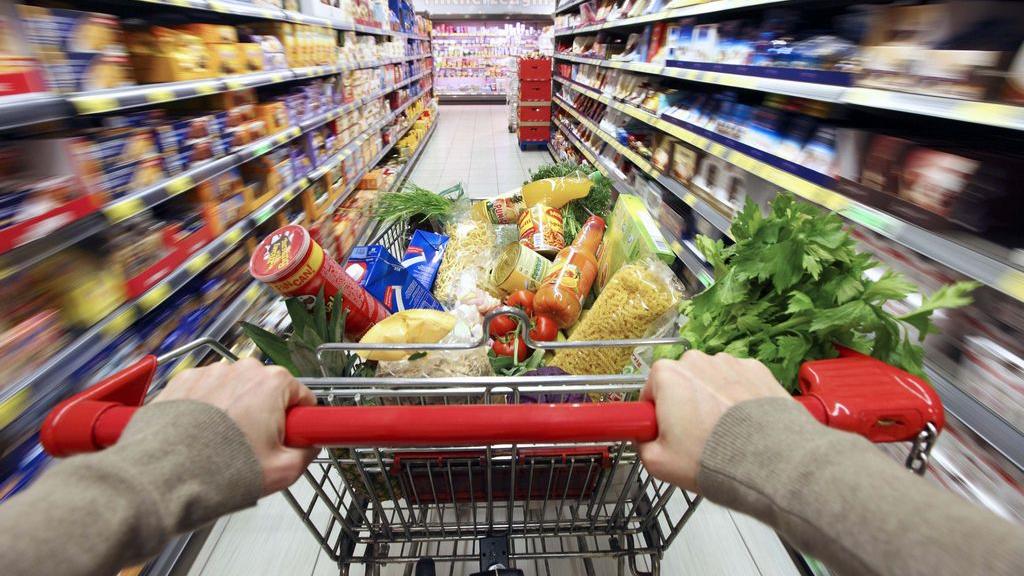 Spendiamo di più, ma compriamo di meno: cos'è e come funziona il "carovita". I numeri in Italia